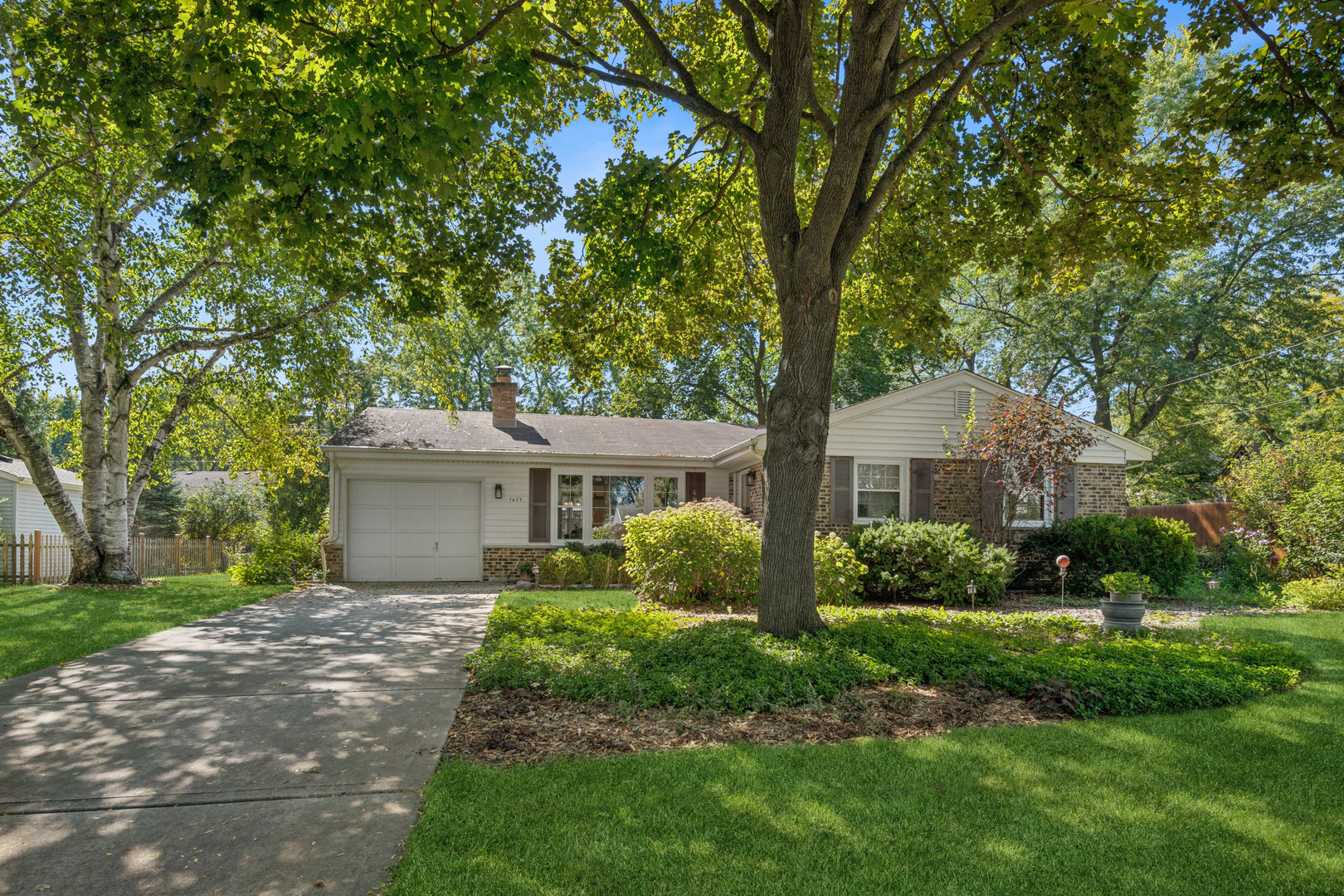 1627 E Jonquil Terrace Property Photo 1