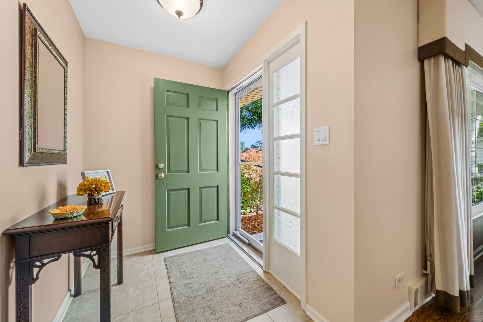 1627 E Jonquil Terrace Property Photo 2