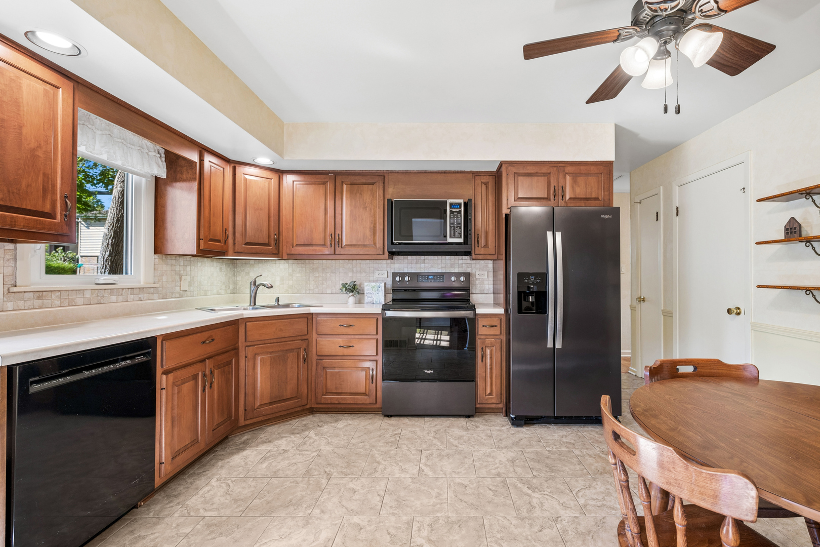 1627 E Jonquil Terrace Property Photo 6