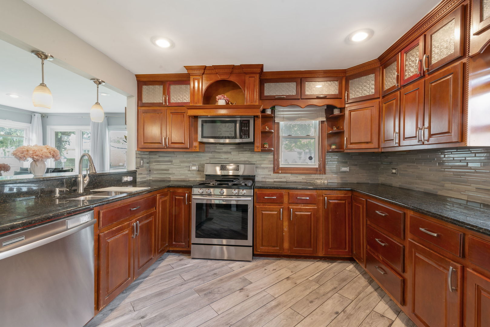 2453 George Street Property Photo 6