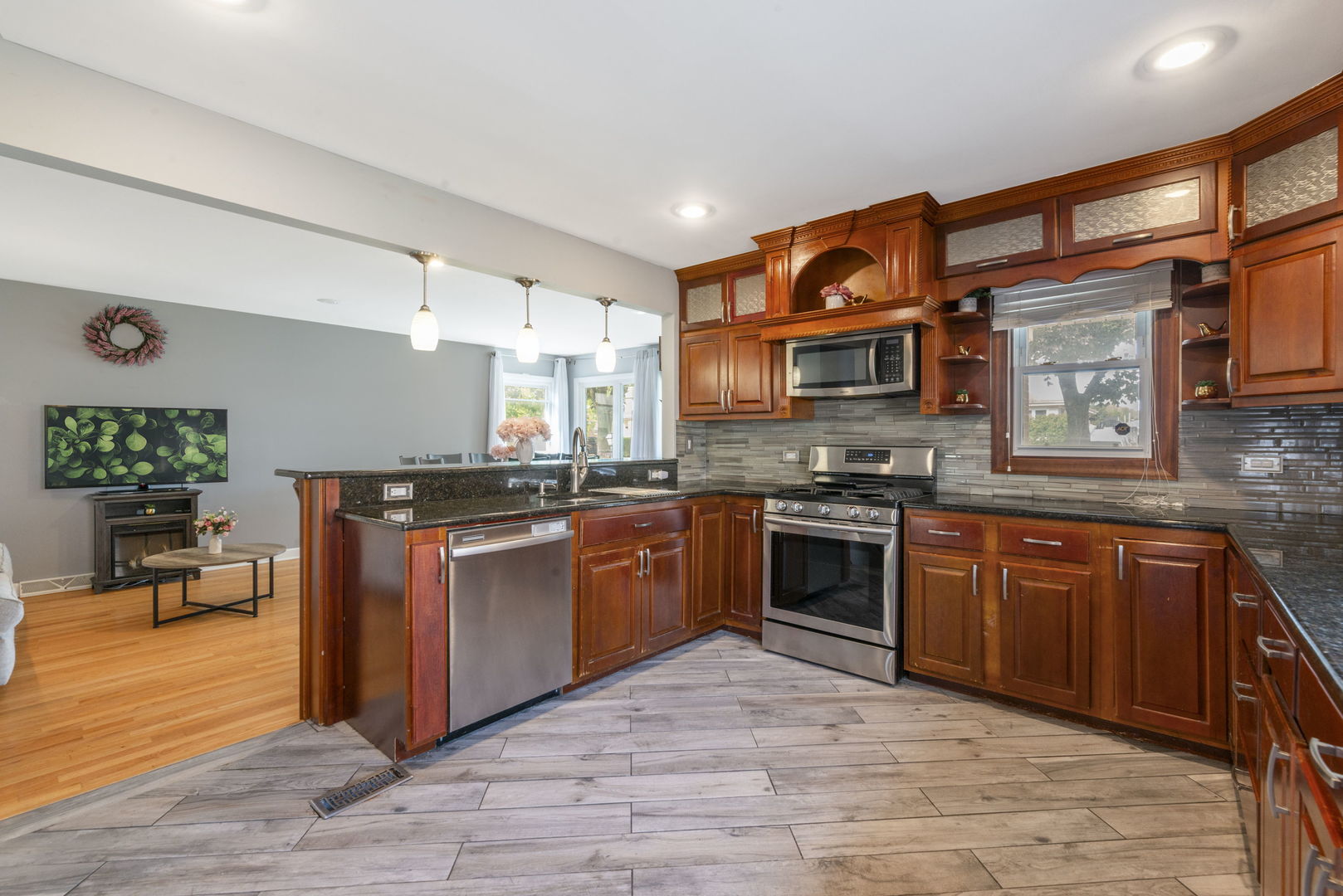 2453 George Street Property Photo 7