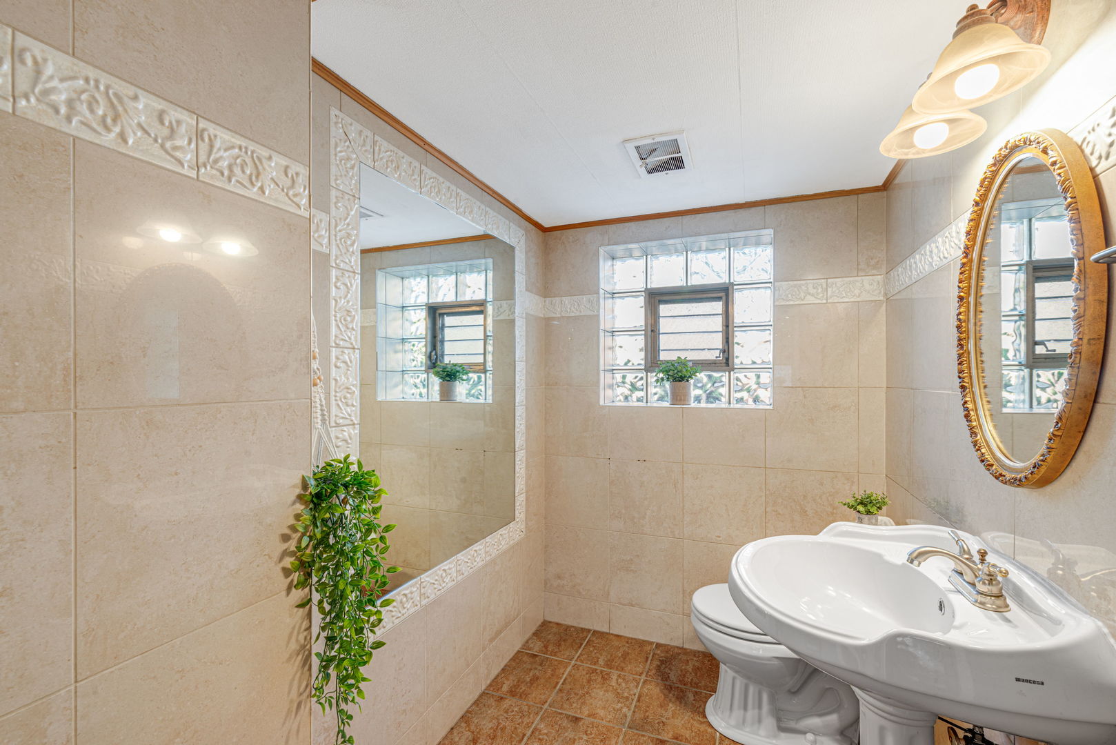 2453 George Street Property Photo 16