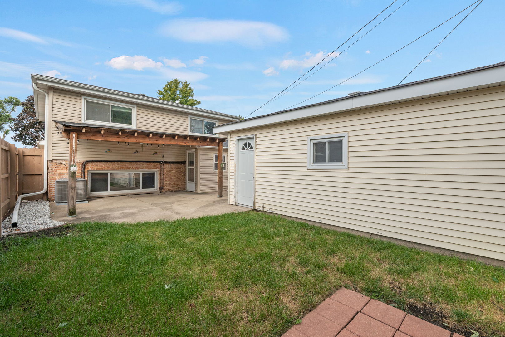 2453 George Street Property Photo 22