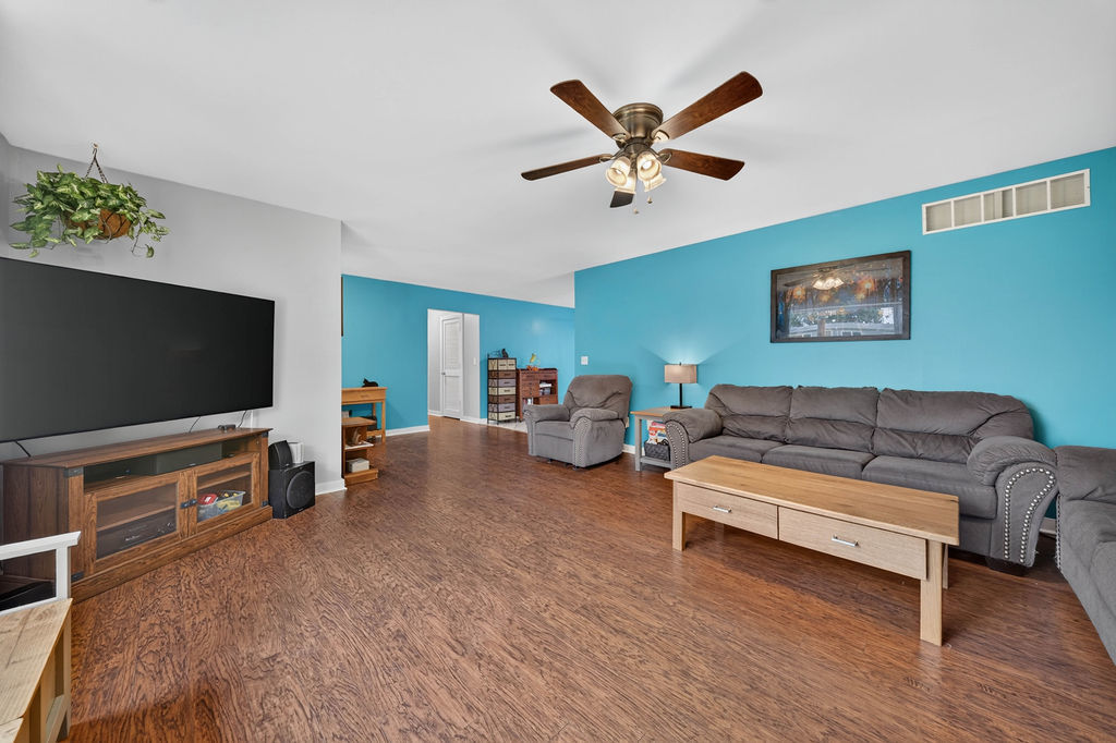 331 W Erickson Gate Property Photo 6