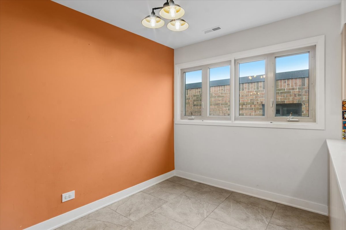 1010 N Harlem Avenue 504 Property Photo 17