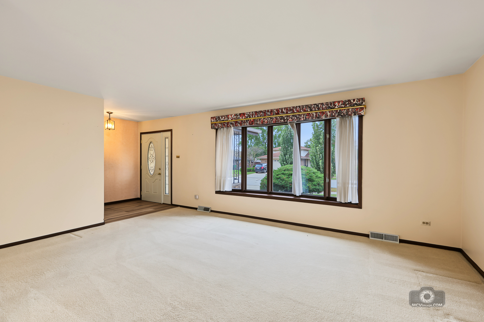 17325 Locust Avenue Property Photo 6