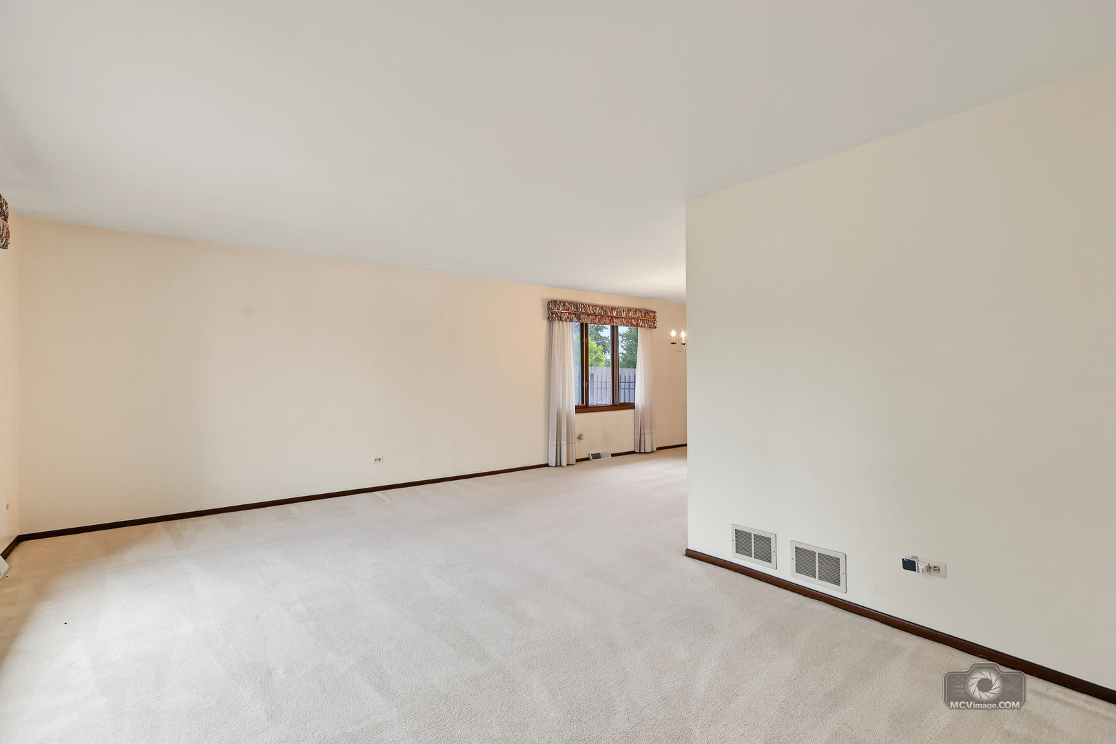 17325 Locust Avenue Property Photo 7
