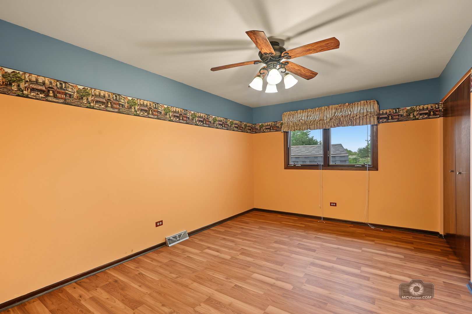 17325 Locust Avenue Property Photo 18