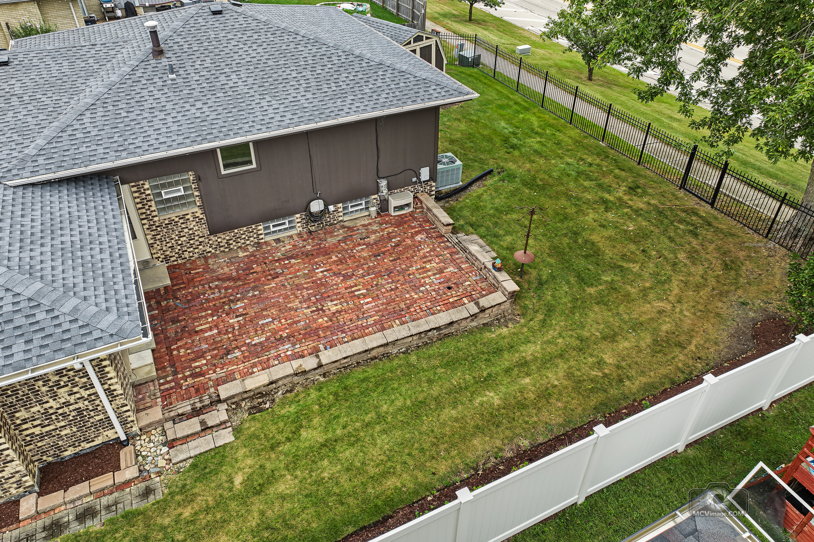 17325 Locust Avenue Property Photo 25