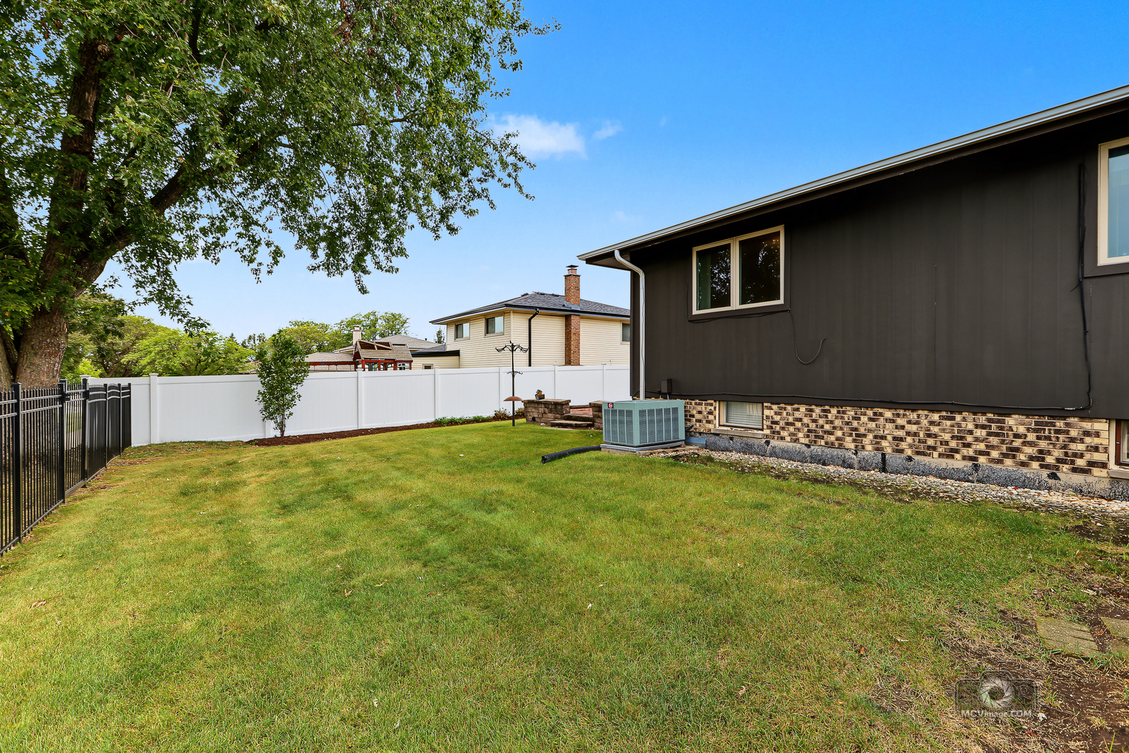 17325 Locust Avenue Property Photo 27