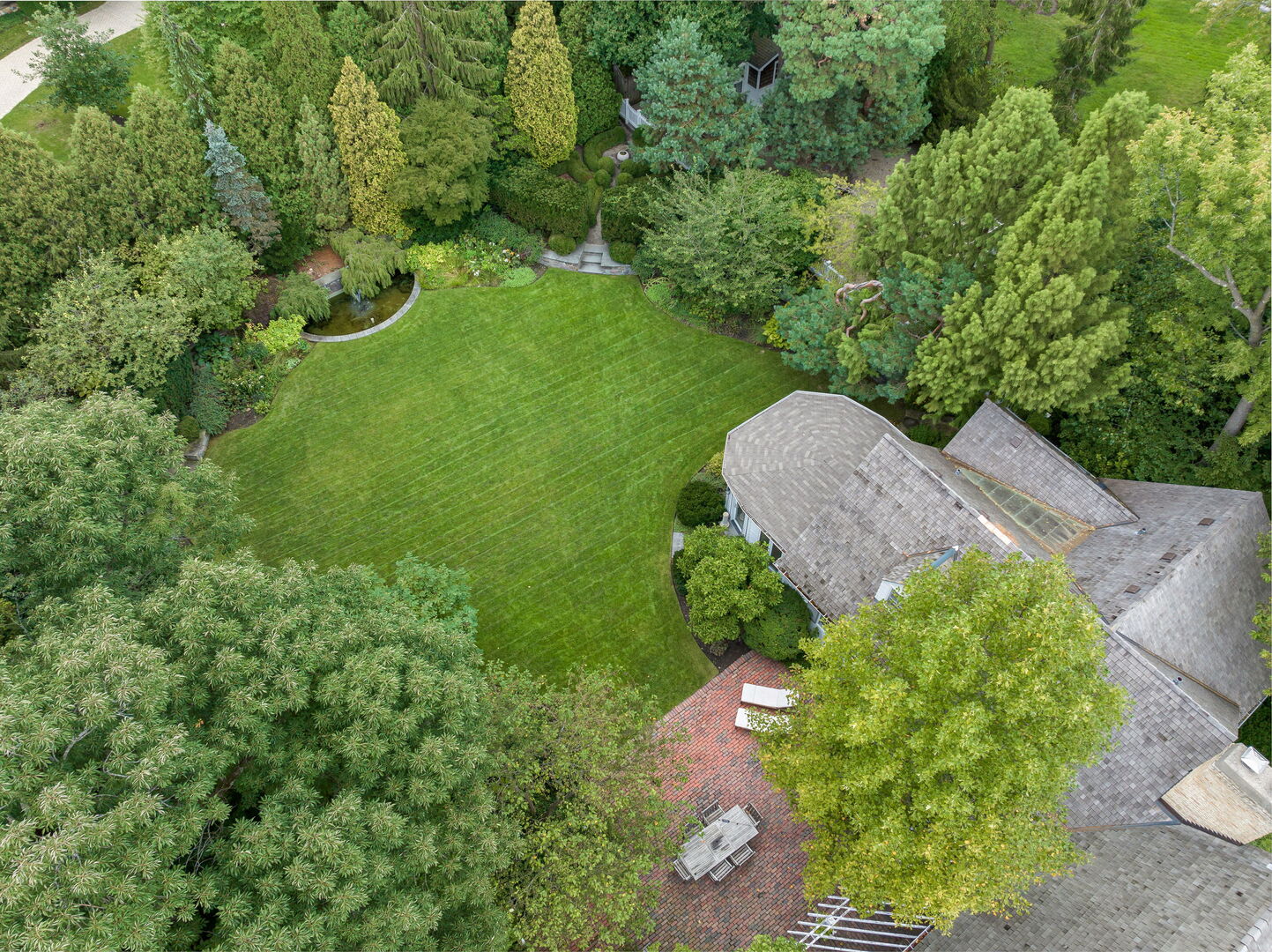 1070 Meadow Lane Property Photo 8