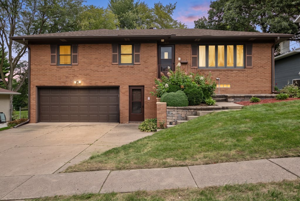 2833 Kelling Street Property Photo 1