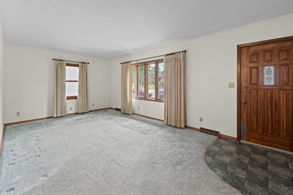 2833 Kelling Street Property Photo 2