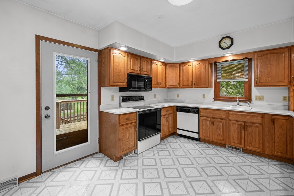2833 Kelling Street Property Photo 7