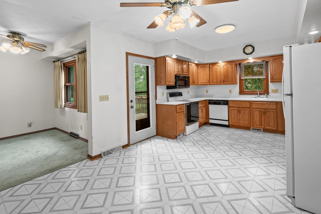 2833 Kelling Street Property Photo 10
