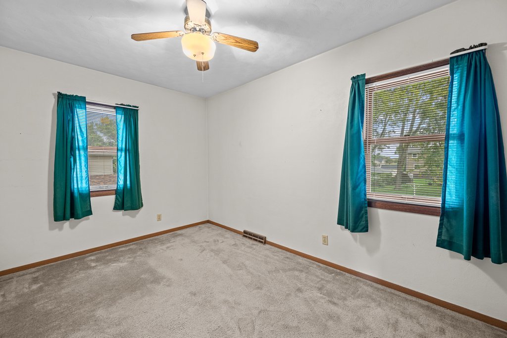 2833 Kelling Street Property Photo 12