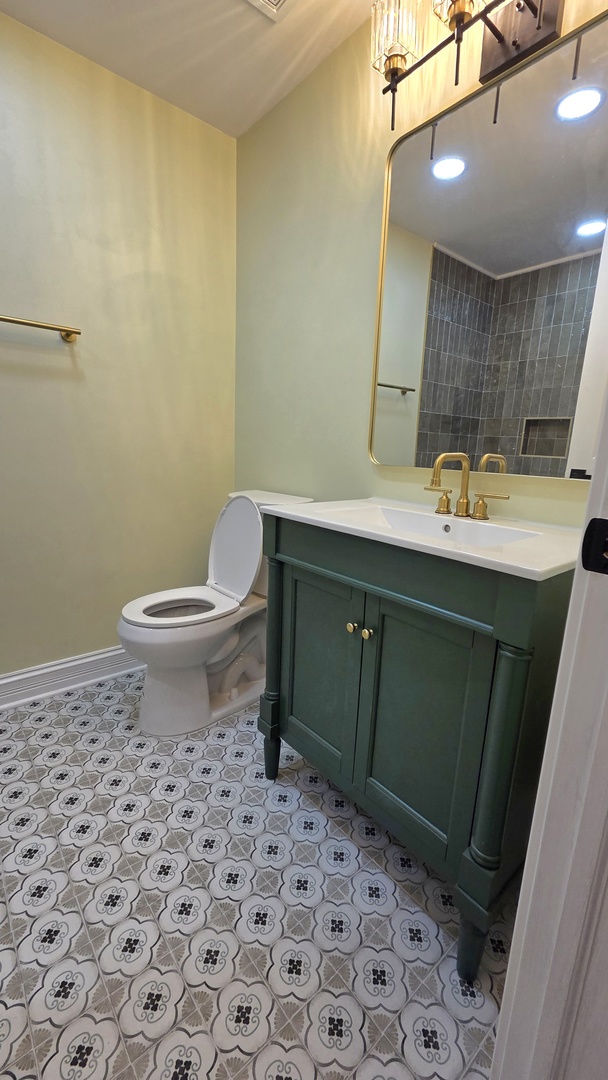 1442 W Chestnut Street G Property Photo 5