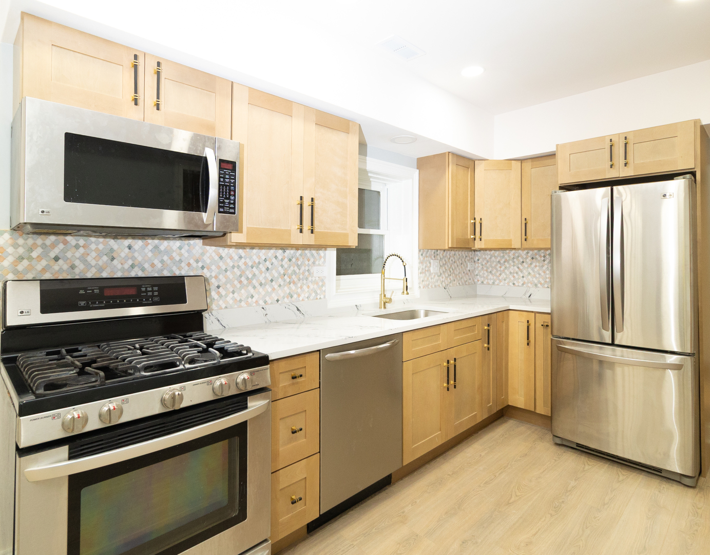 1442 W Chestnut Street G Property Photo 8