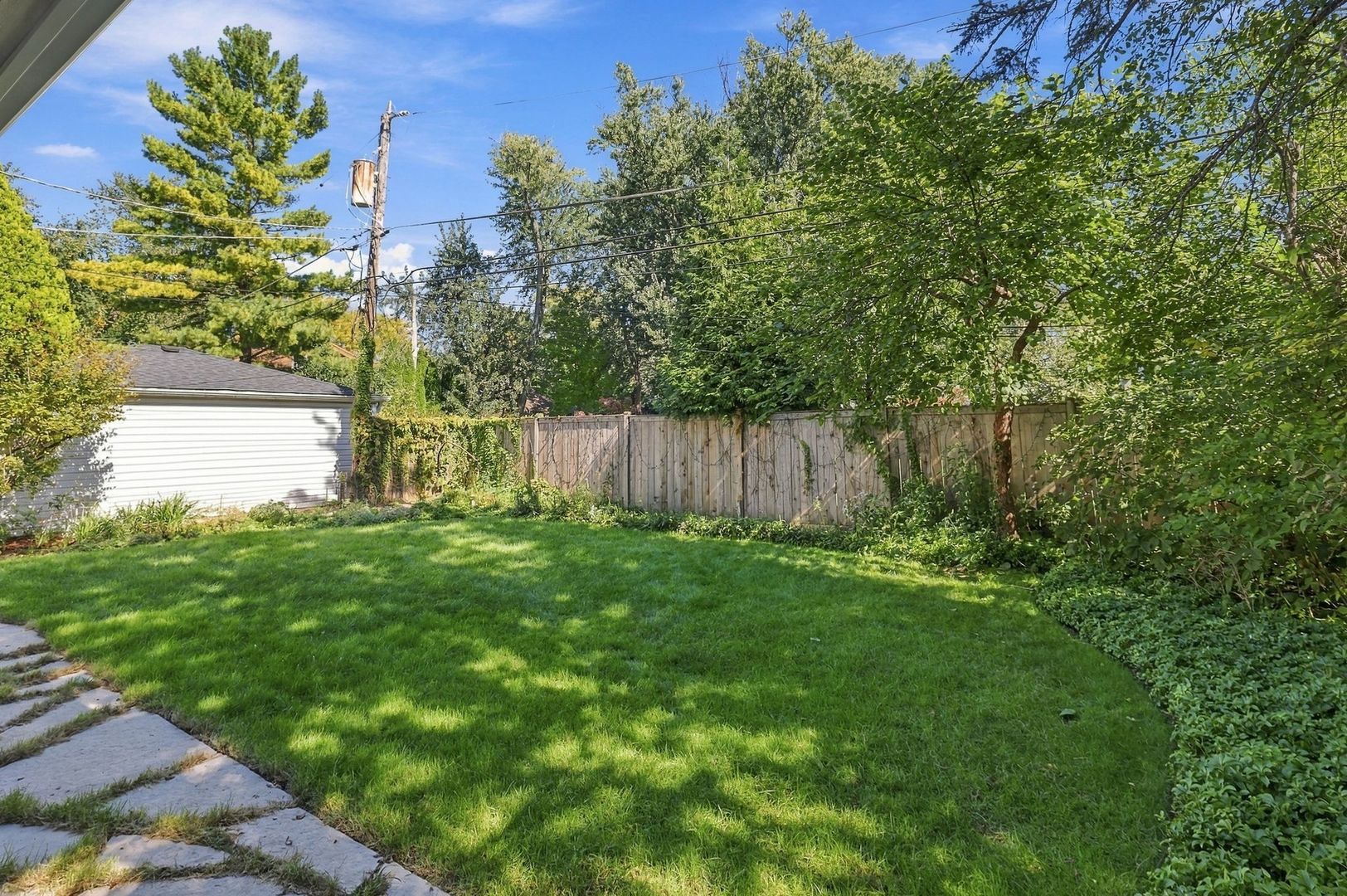 2111 Lincolnwood Drive Property Photo 27