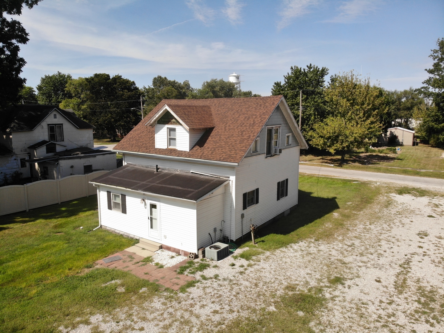 104 N Poplar Street Property Photo 3