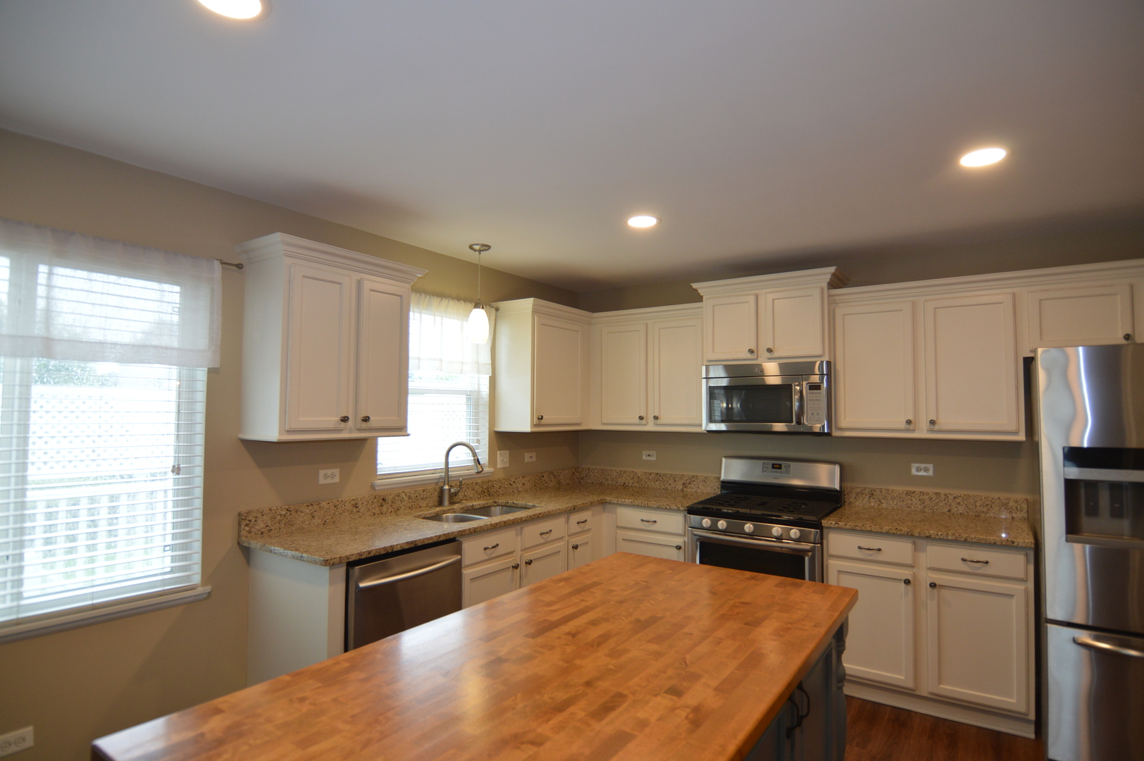 3613 Dorchester Place Property Photo 2