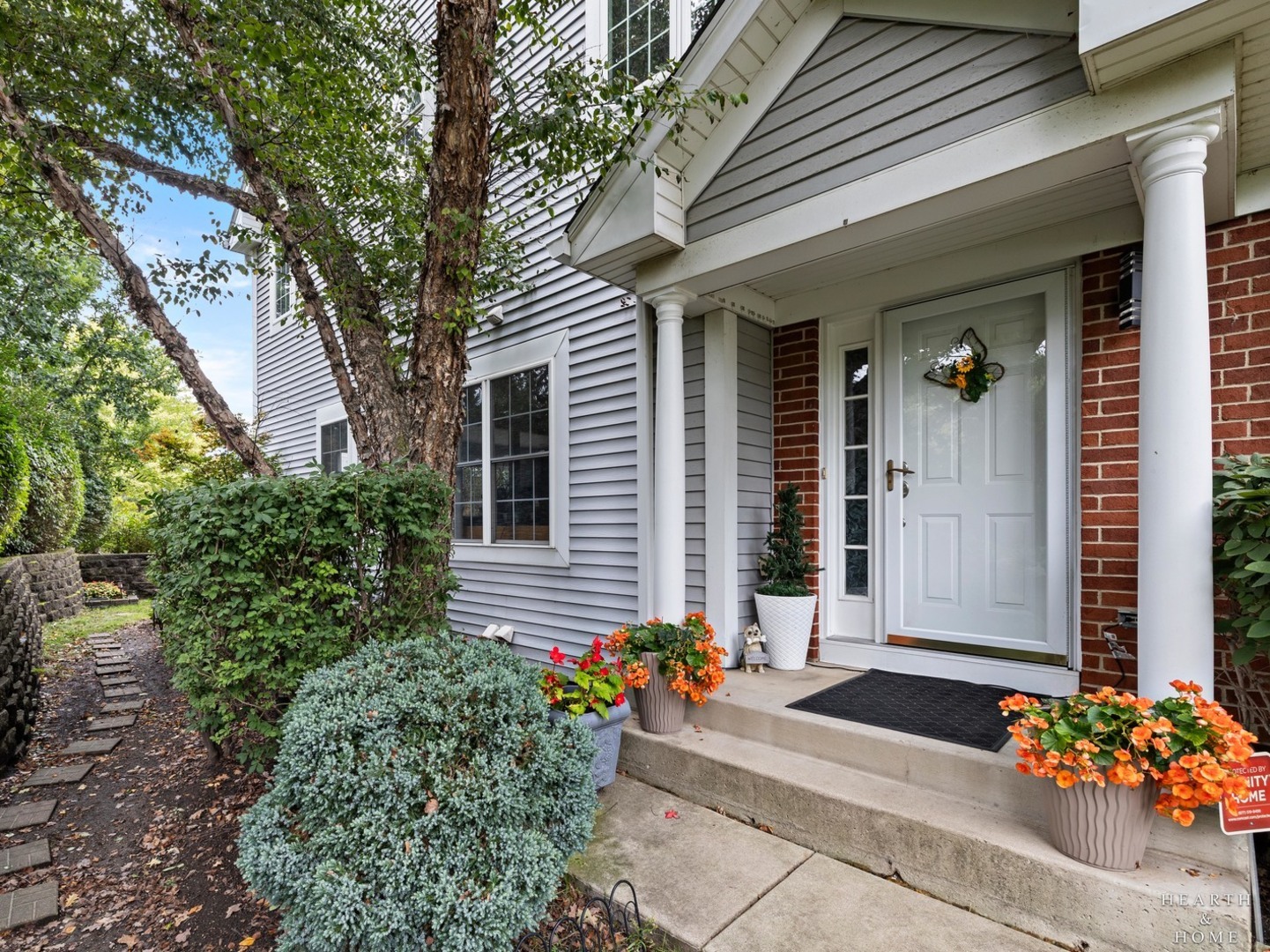 1024 N Earls Court Property Photo 3