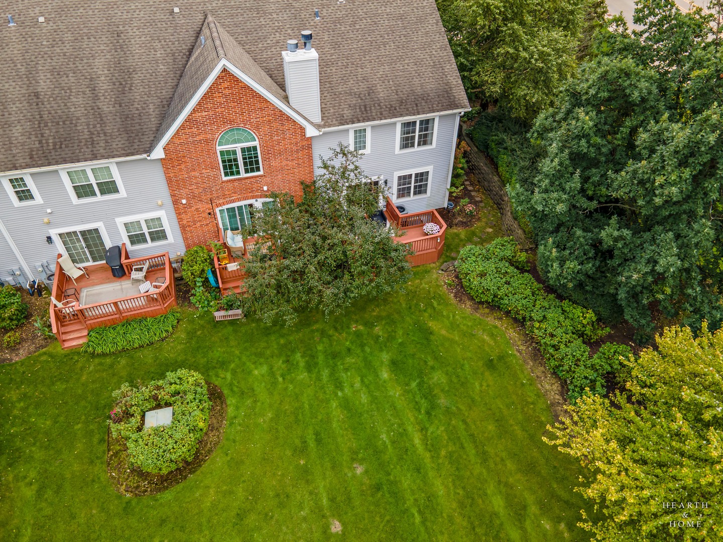 1024 N Earls Court Property Photo 4
