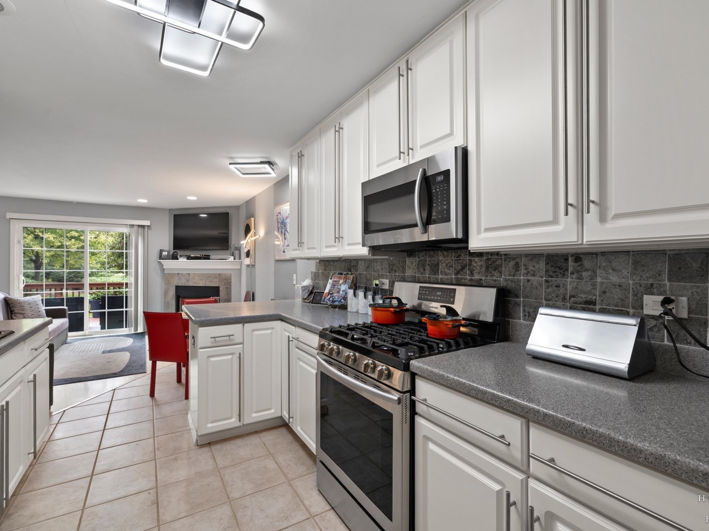 1024 N Earls Court Property Photo 9