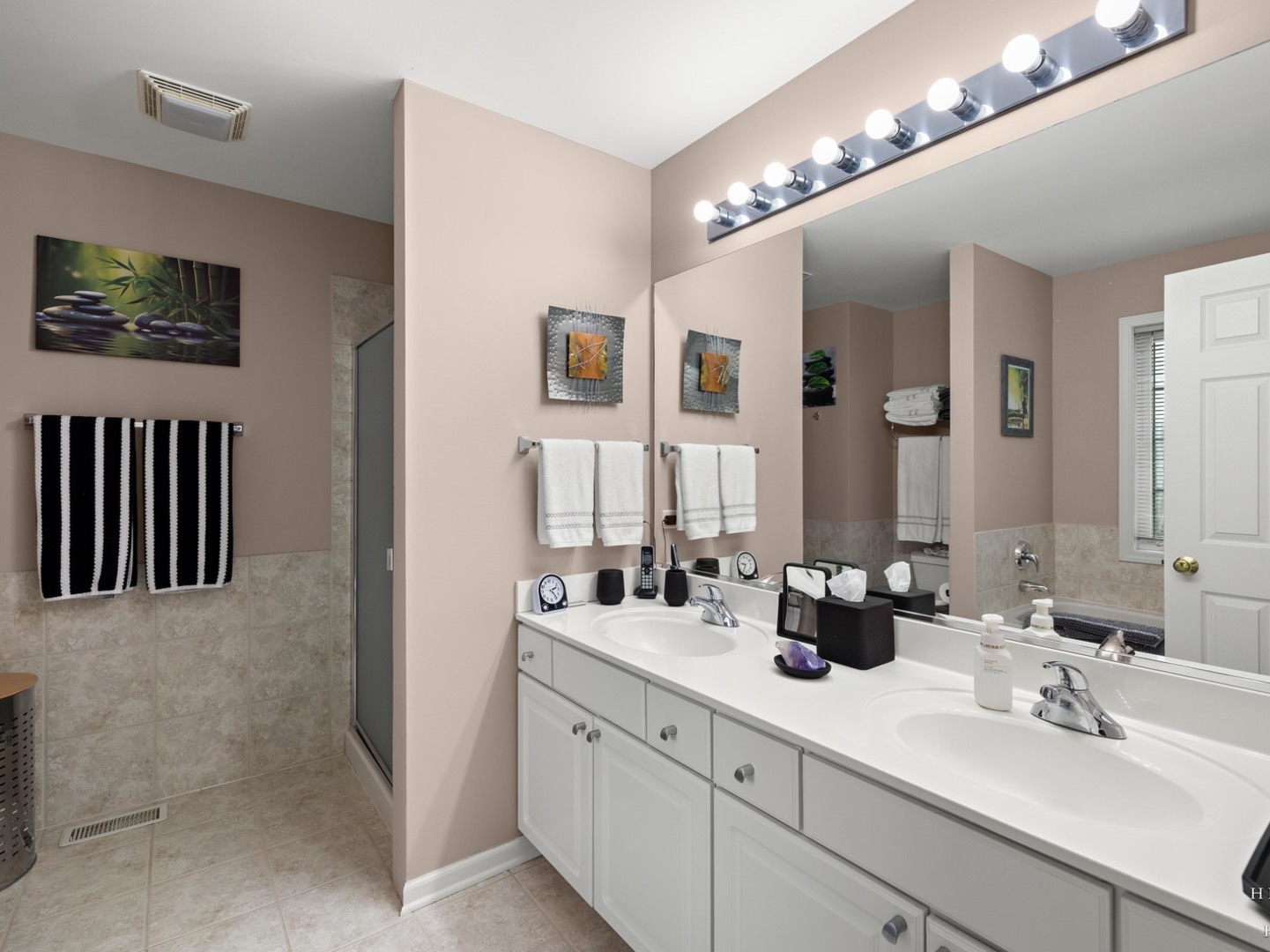 1024 N Earls Court Property Photo 21