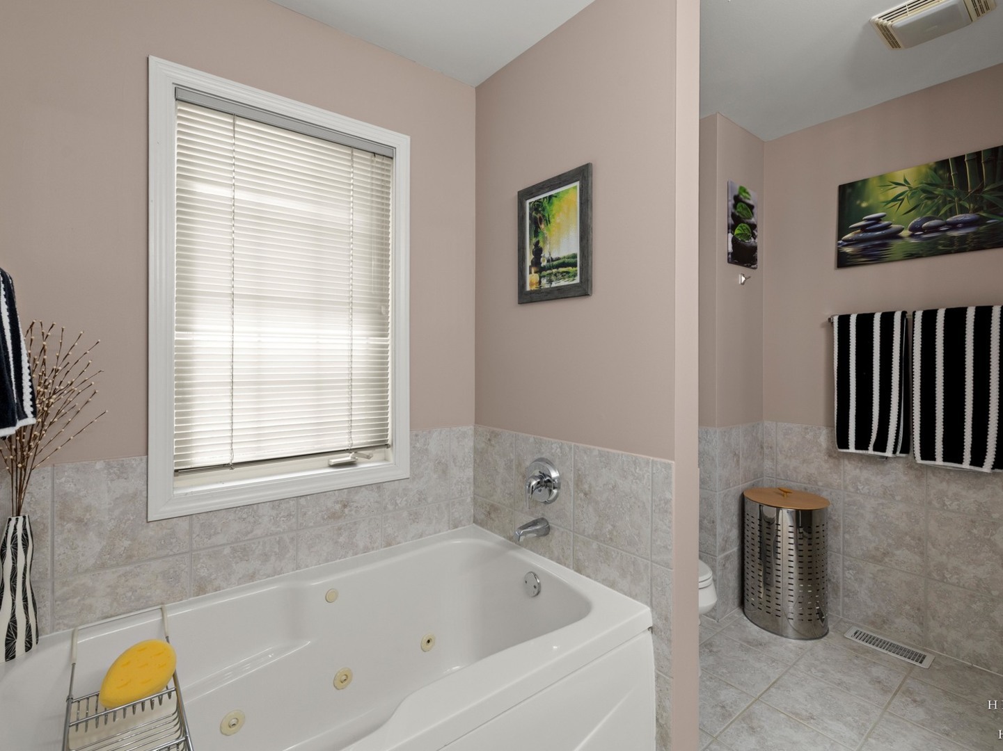 1024 N Earls Court Property Photo 22