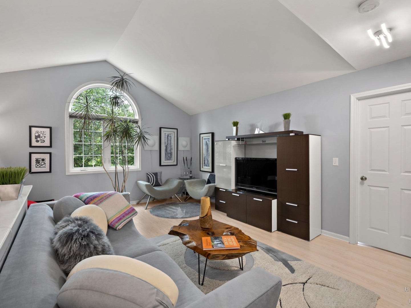 1024 N Earls Court Property Photo 26