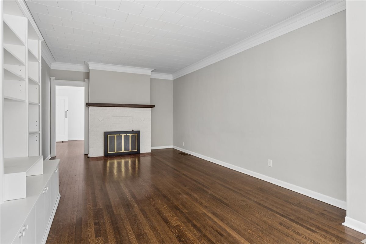 4821 N Harding Avenue Property Photo 9