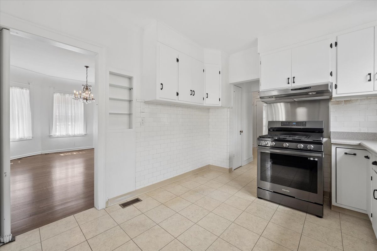 4821 N Harding Avenue Property Photo 14