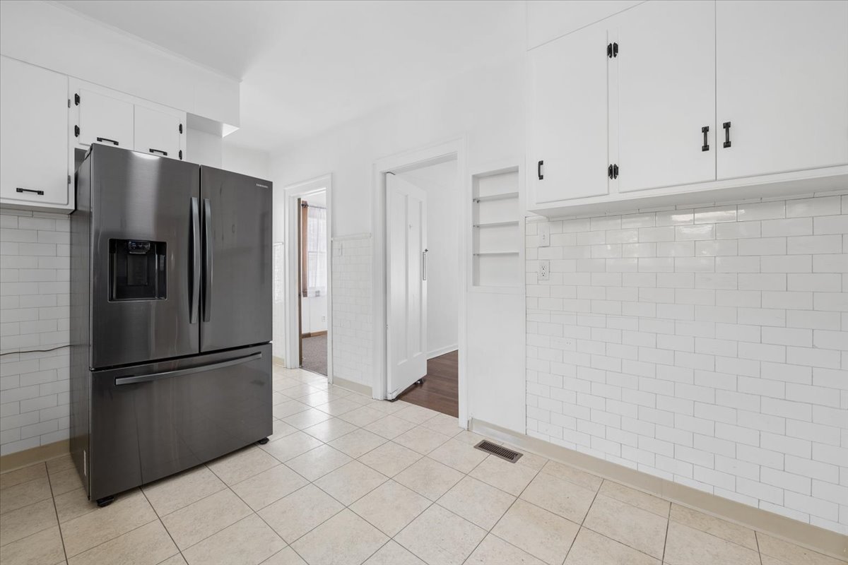 4821 N Harding Avenue Property Photo 15