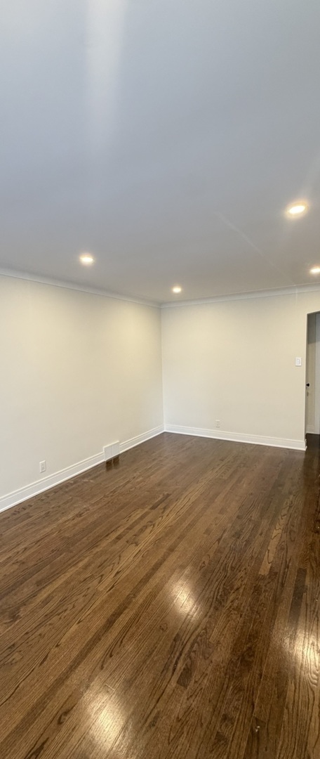 9018 S Ridgeland Avenue Property Photo 1