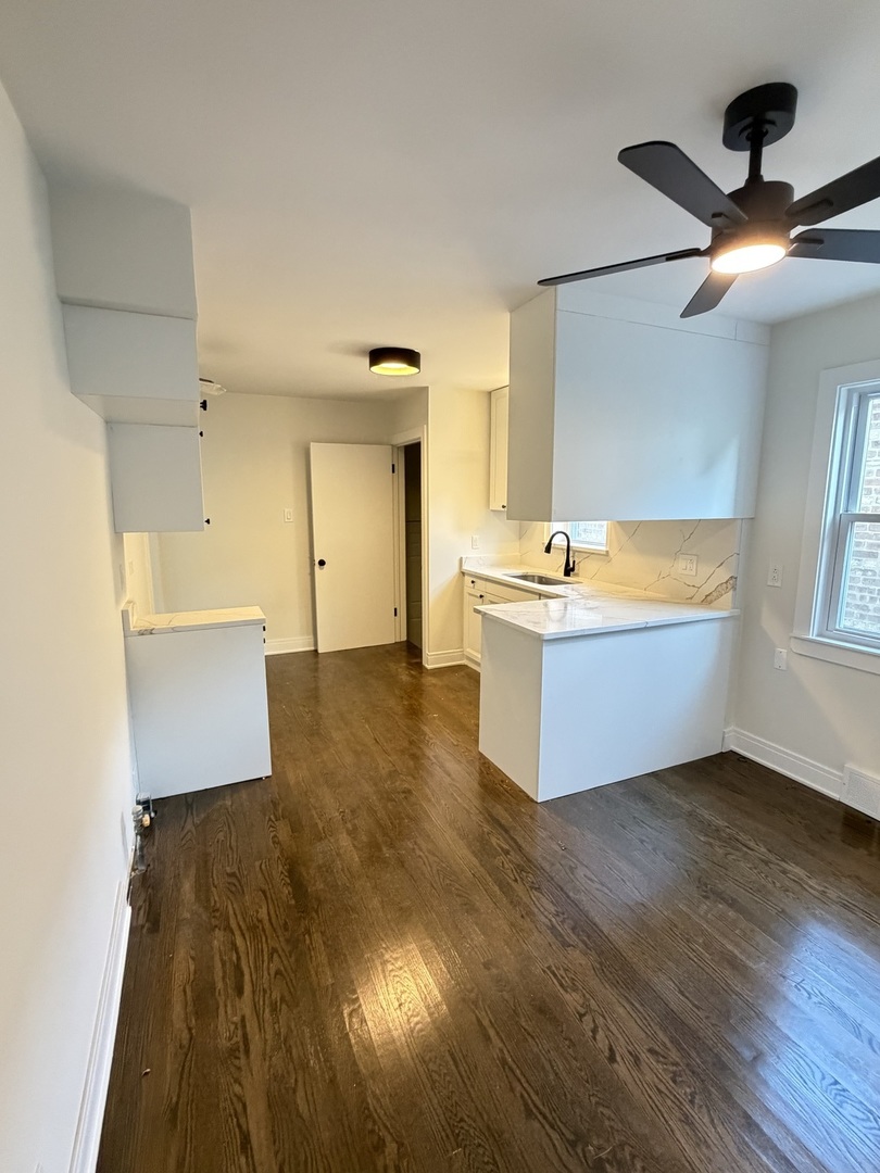 9018 S Ridgeland Avenue Property Photo 4