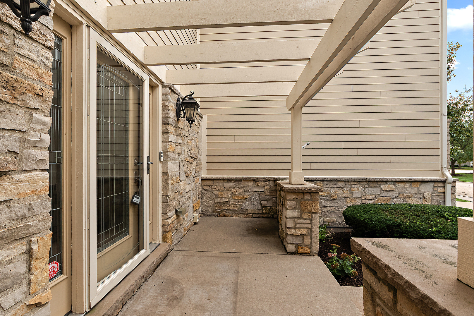9362 Arrowhead Circle Property Photo 4