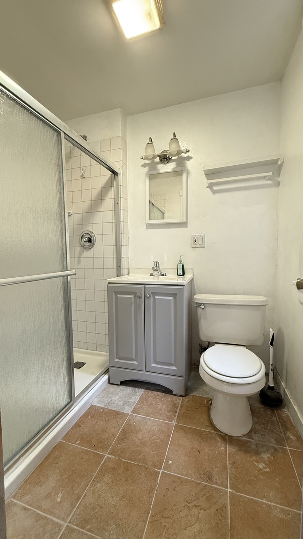 4608 N Kenton Avenue 2 Property Photo 4