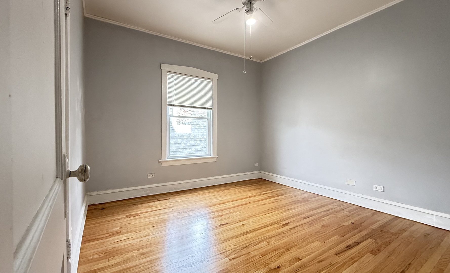 4608 N Kenton Avenue 2 Property Photo 9