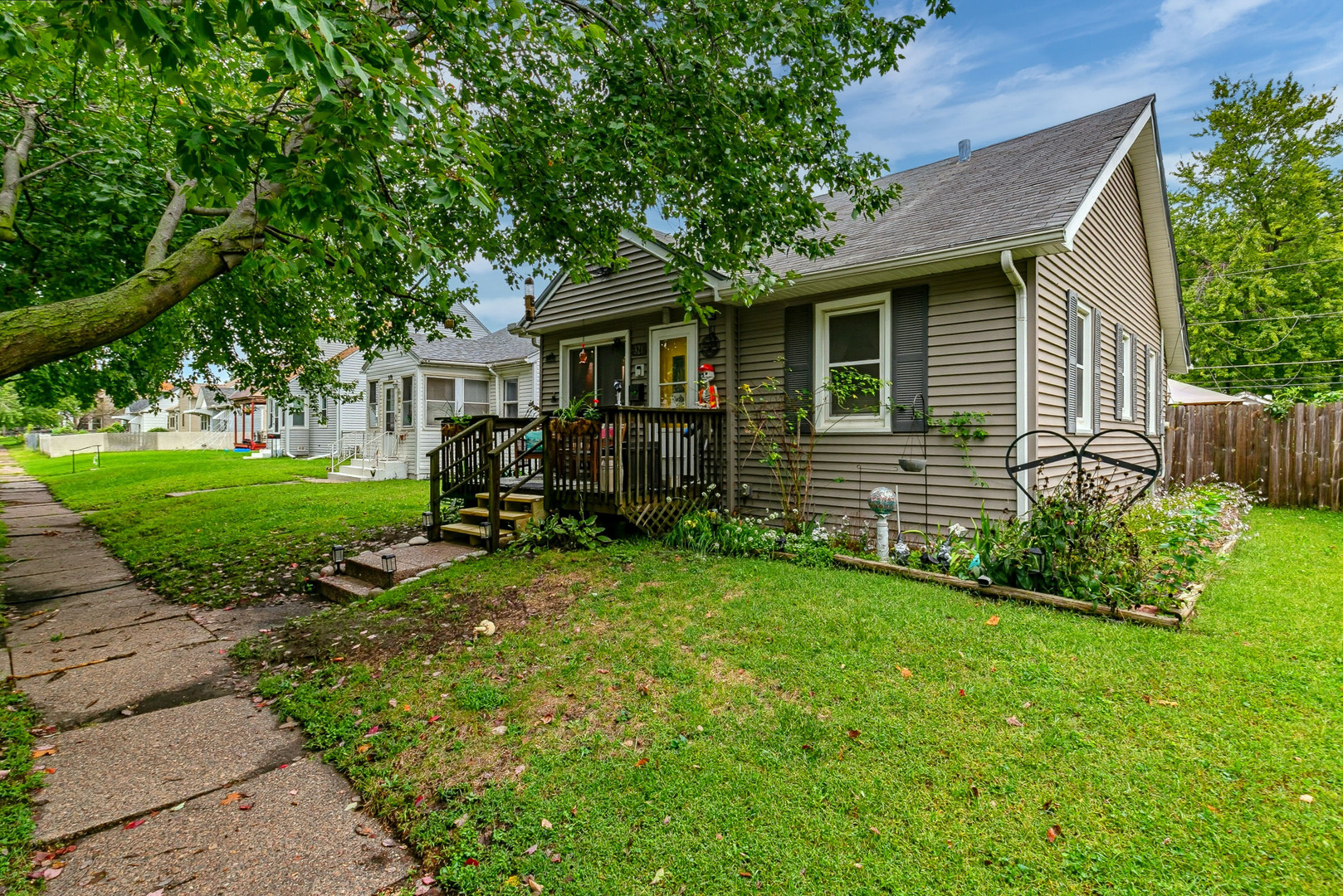 321 S Thornwood Avenue Property Photo 1