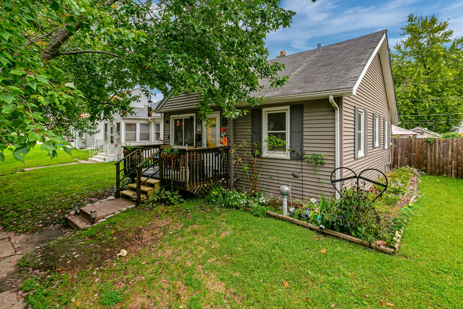 321 S Thornwood Avenue Property Photo 2