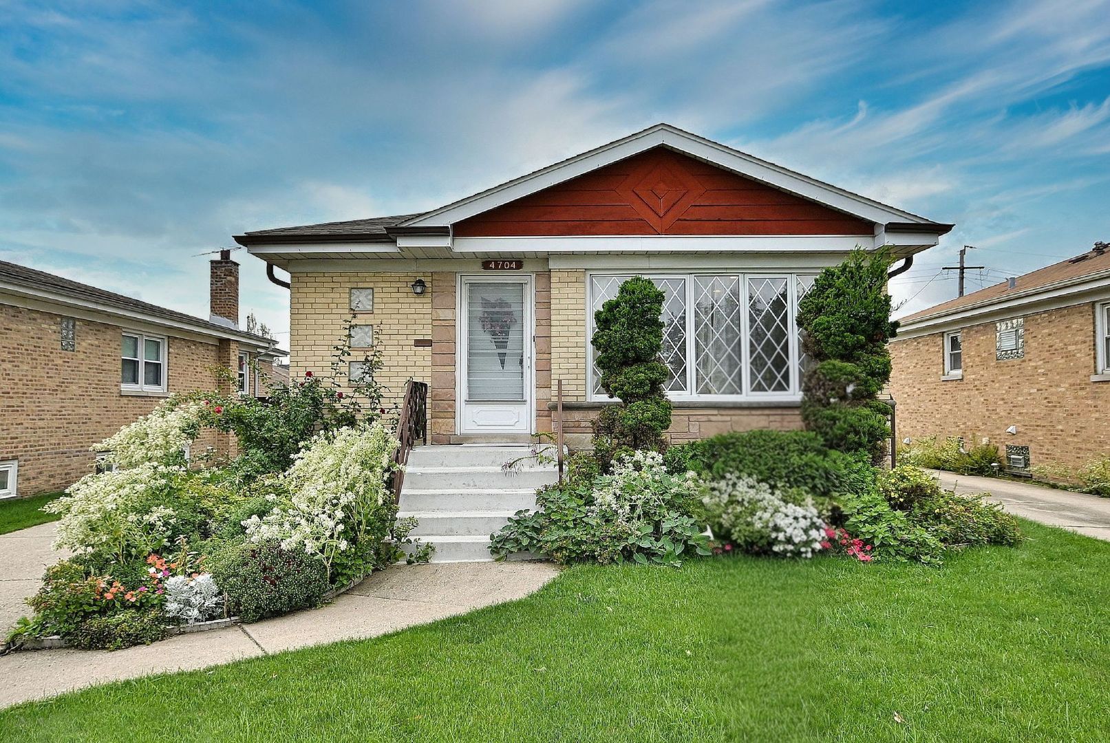 4704 N NEWLAND Avenue Property Photo 1