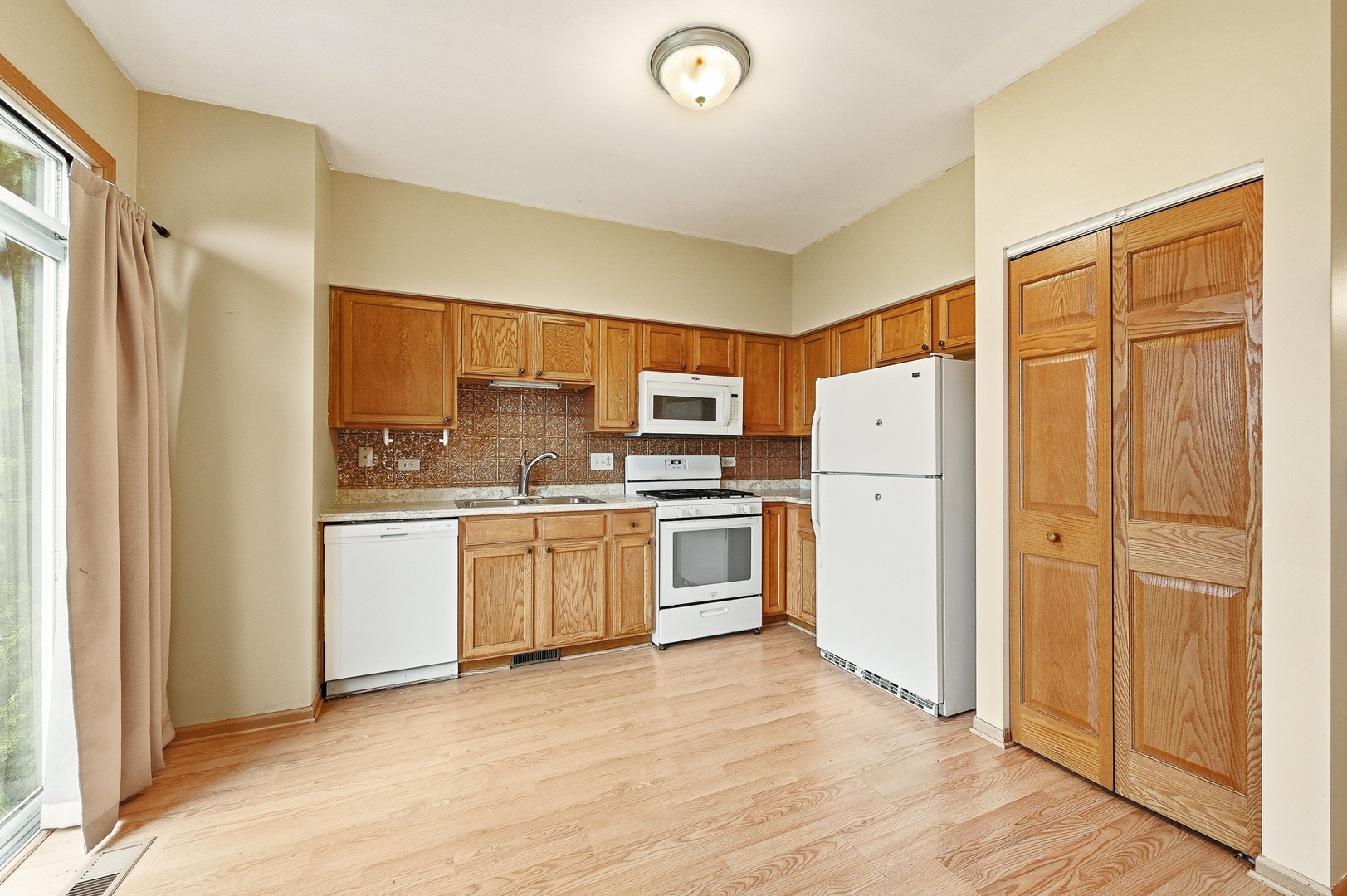 427 Alyssa Street Property Photo 6