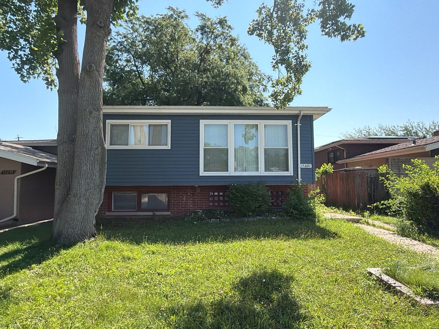 15221 Oak Street Property Photo 1
