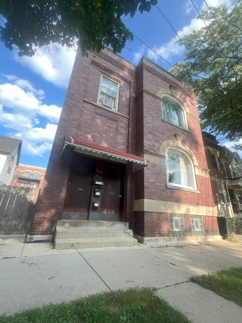 3849 N Marshfield Avenue Property Photo 1