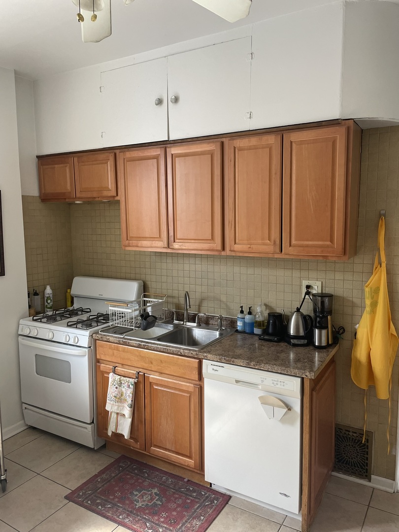 3849 N Marshfield Avenue Property Photo 9
