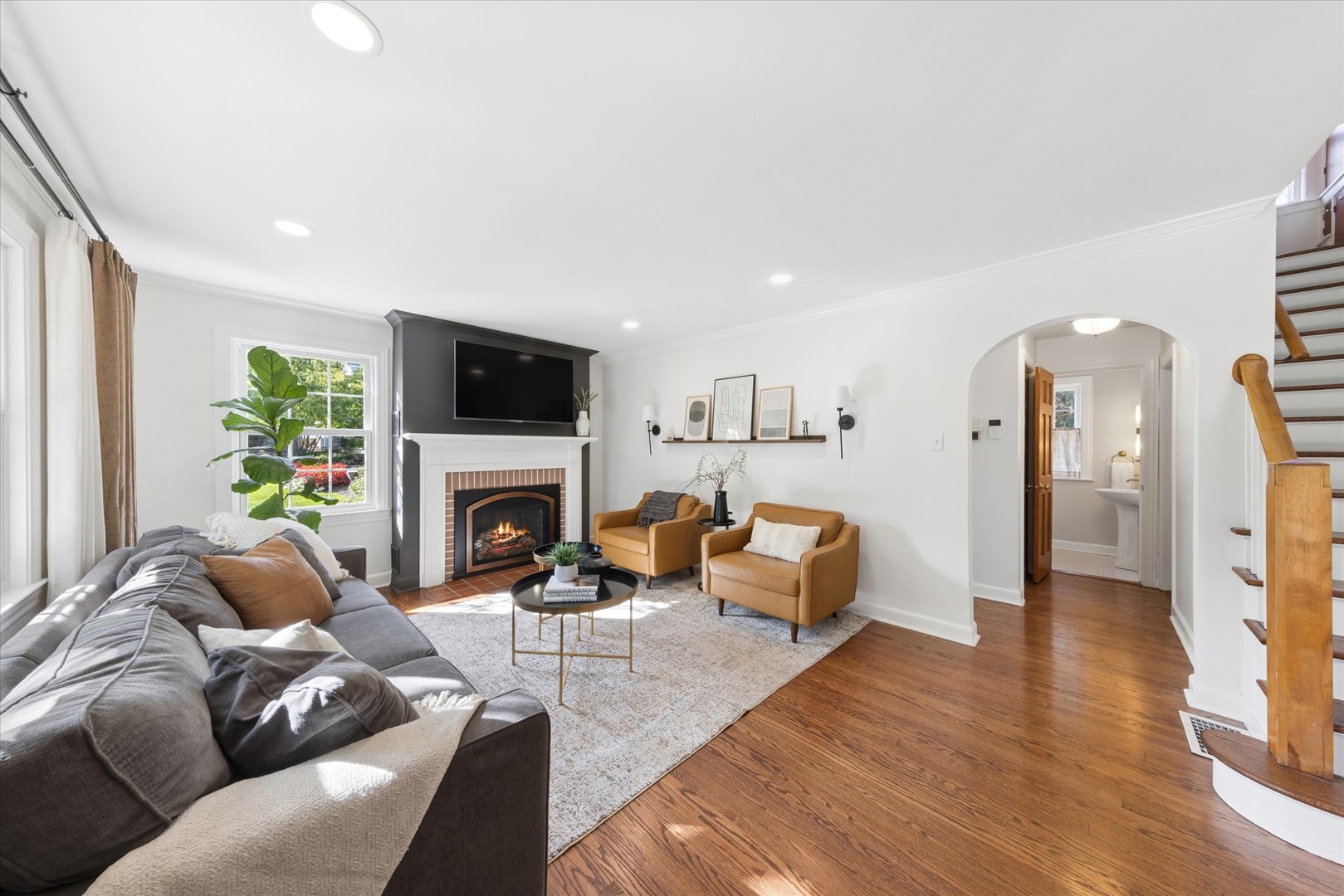 380 Oak Street Property Photo 4
