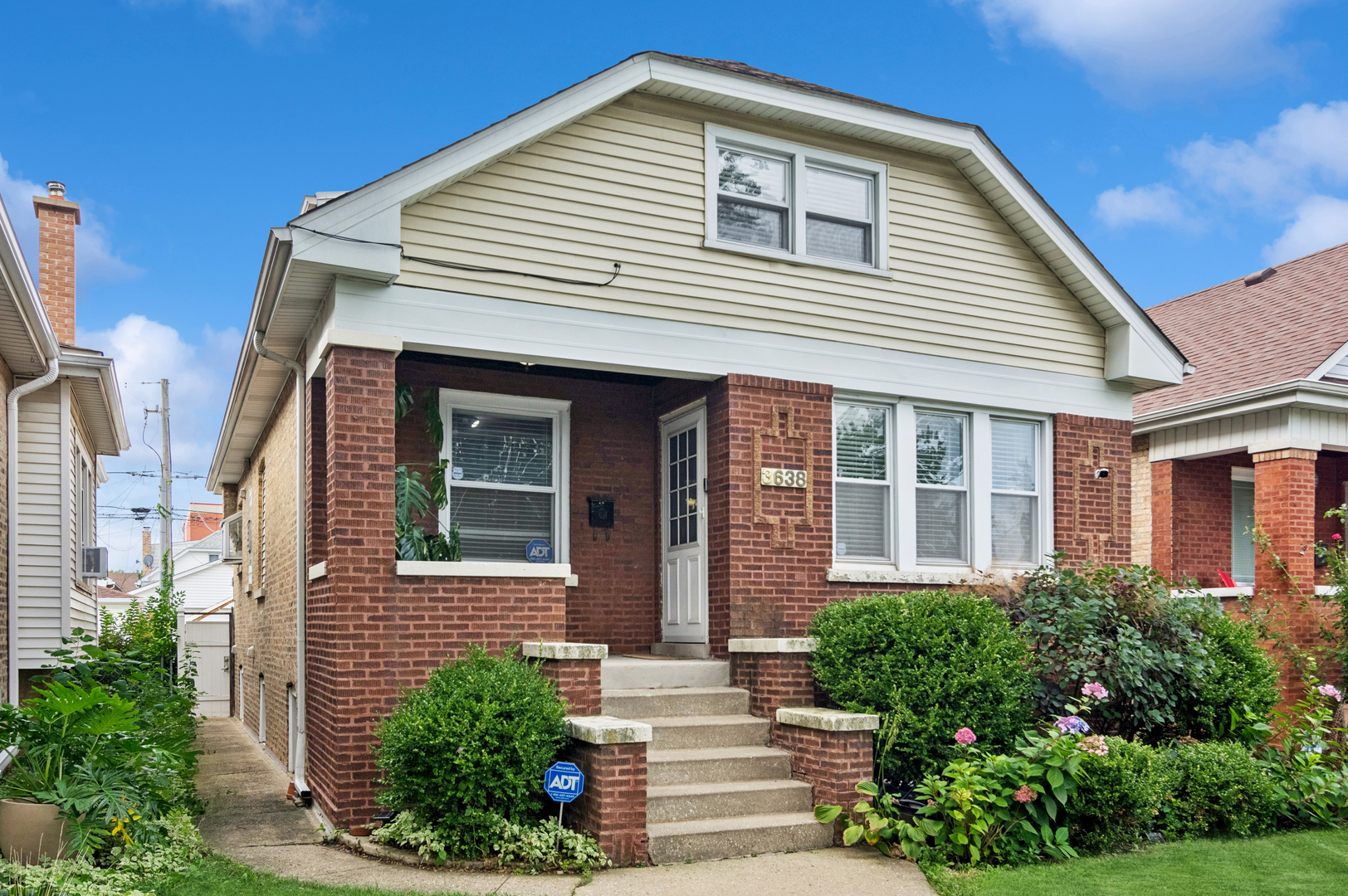 3638 N Linder Avenue Property Photo 1