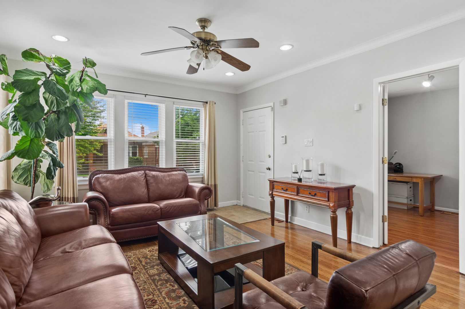 3638 N Linder Avenue Property Photo 2