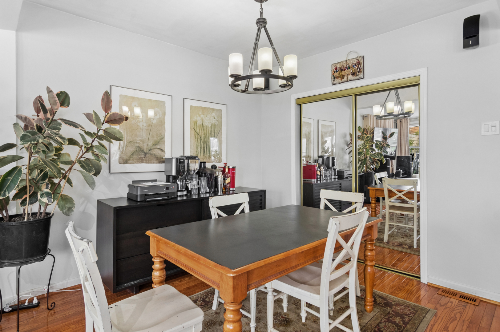 3638 N Linder Avenue Property Photo 9